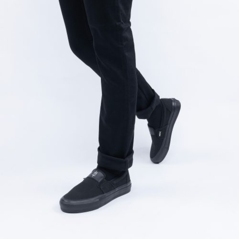 CRUST 2 AB MATERNAL DISASTER FOOTWEAR SEPATU SNEAKERS