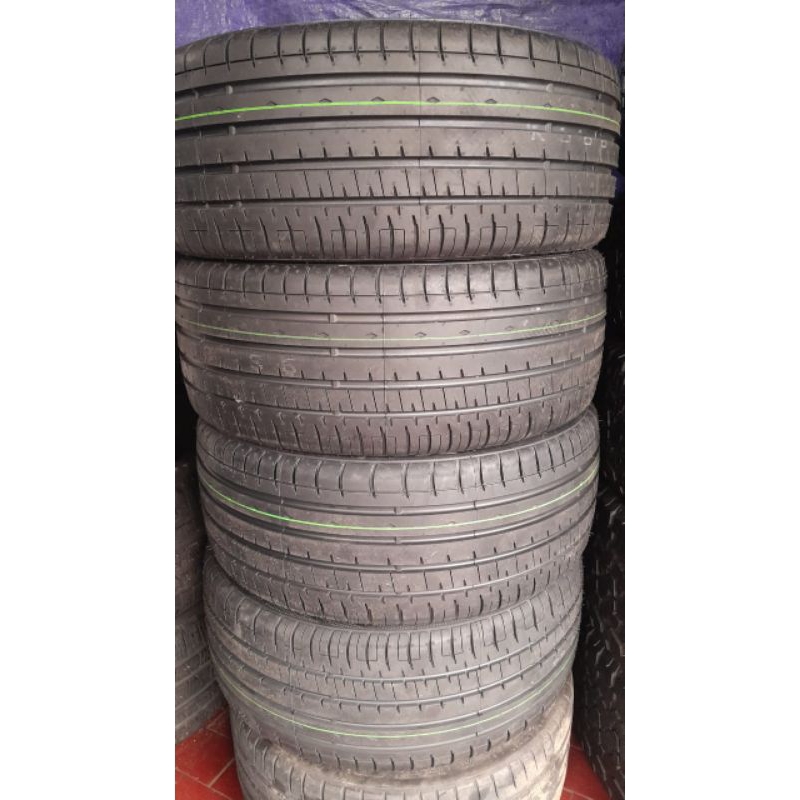 ban acelera 245 40 R20