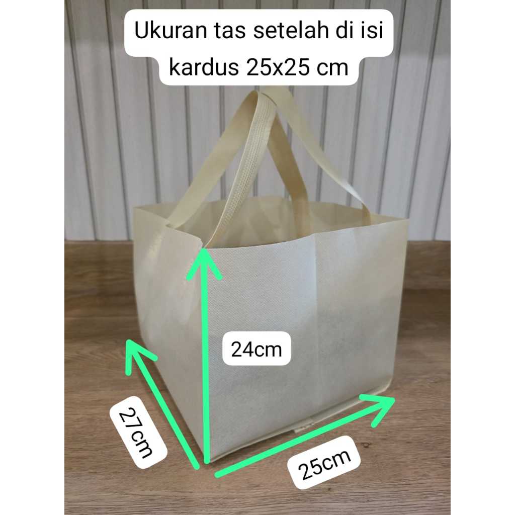 

Tas Spunbond Press MURAH - Uk 27 x 40 x 25 cm Model Lipat Samping Tali (HLS) - Khusus Kotak Dus Ukuran 25 x 25cm - Kemasan Kardus Kue Ultah - Kue Tart / Snack / Cakes - Kue Chiffon / Bingkisan - Hampers / Souvenir Gift dll