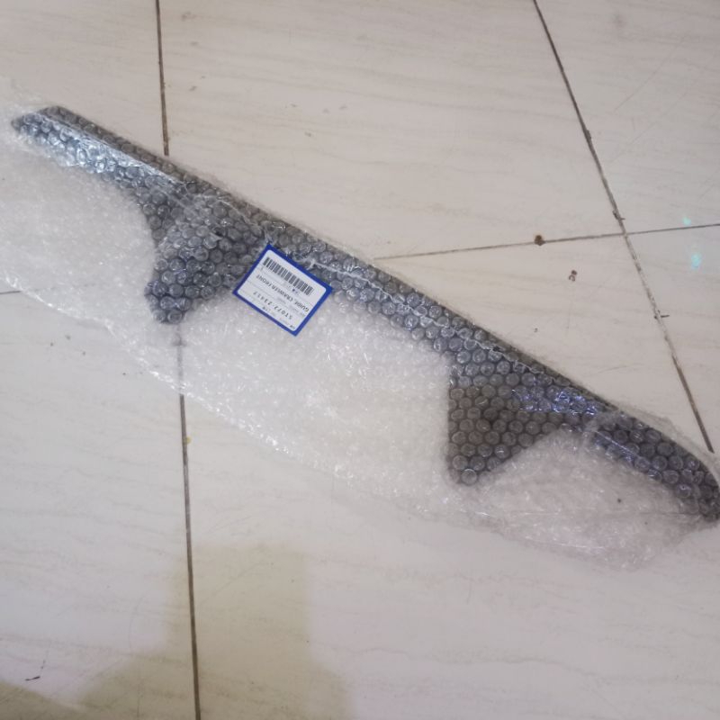 (5T072-23412) GUIDE CRAWLER FRONT, DC 70 / PLUS / DC 93