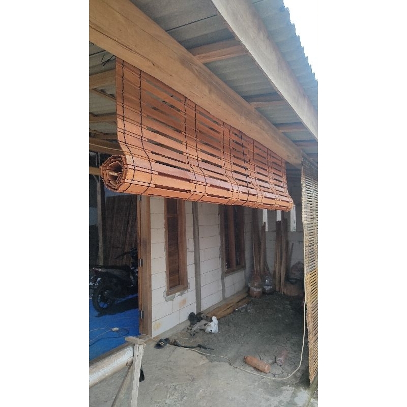 Tirai gulung kayu jati