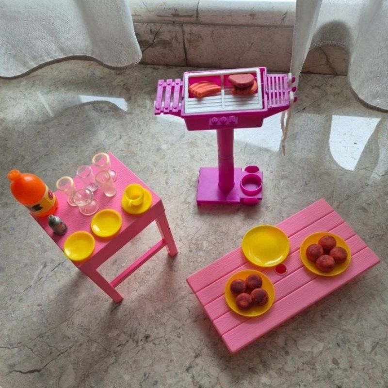 Furniture Meja Bbq Boneka Barbie pink playset preloved