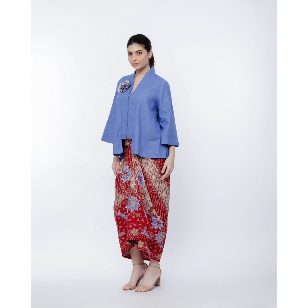 Celia Linen Blouse with Corsage - Blouse Wanita - Warna Biru - Linen with Corsage - Blouse by Sabeen