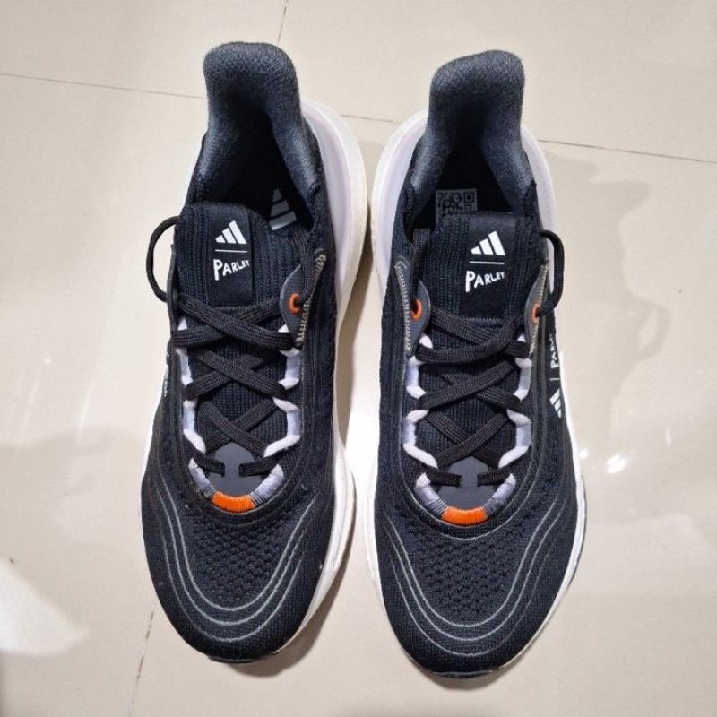 Sepatu adidas parley