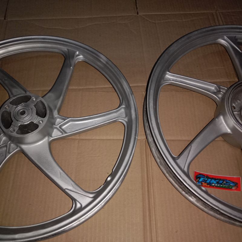 veleg velg racing depan belakang  yamaha fiz r vega lama jupiter lama vega lama seken