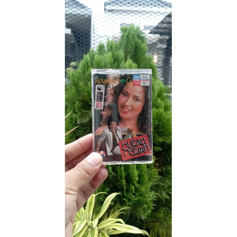 kaset pita camelia malik