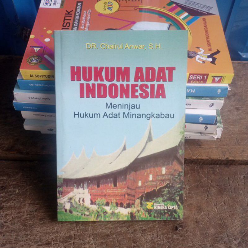 hukum adat Indonesia meninjau Hukum Adat Minangkabau oleh DR Chairul Anwar SH Rineka Cipta