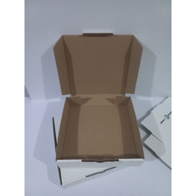 

Box Die Cut ukuran 22x22x5 cm