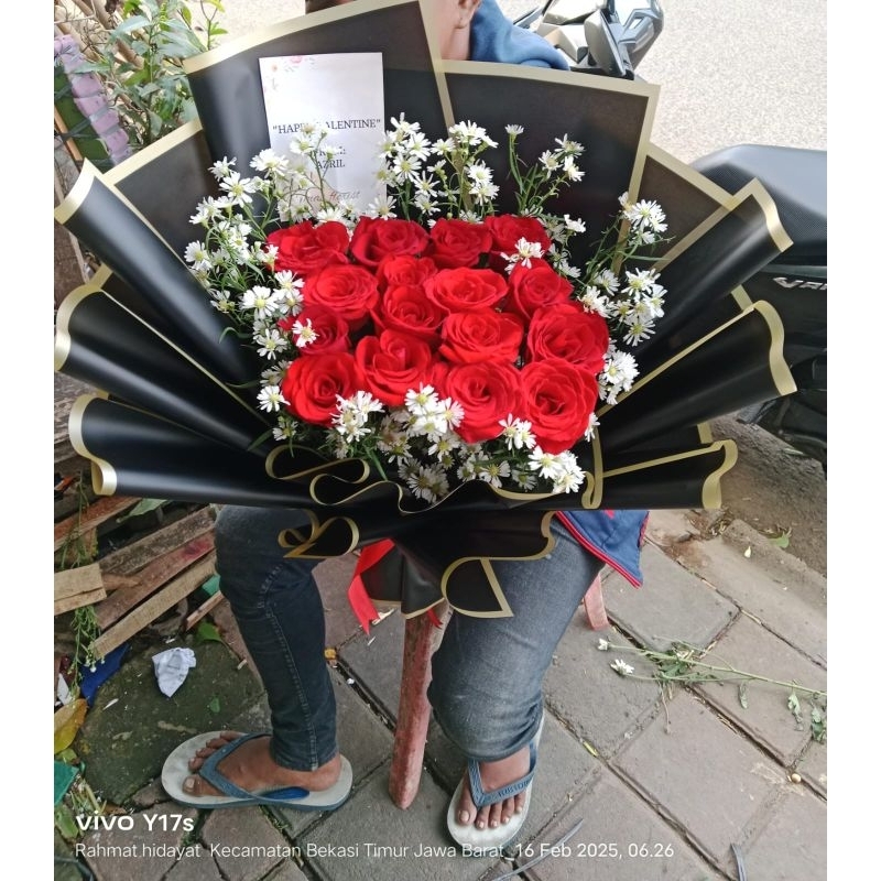 buket bunga mawar asli/ hand buket mawar asli/bucket wisuda