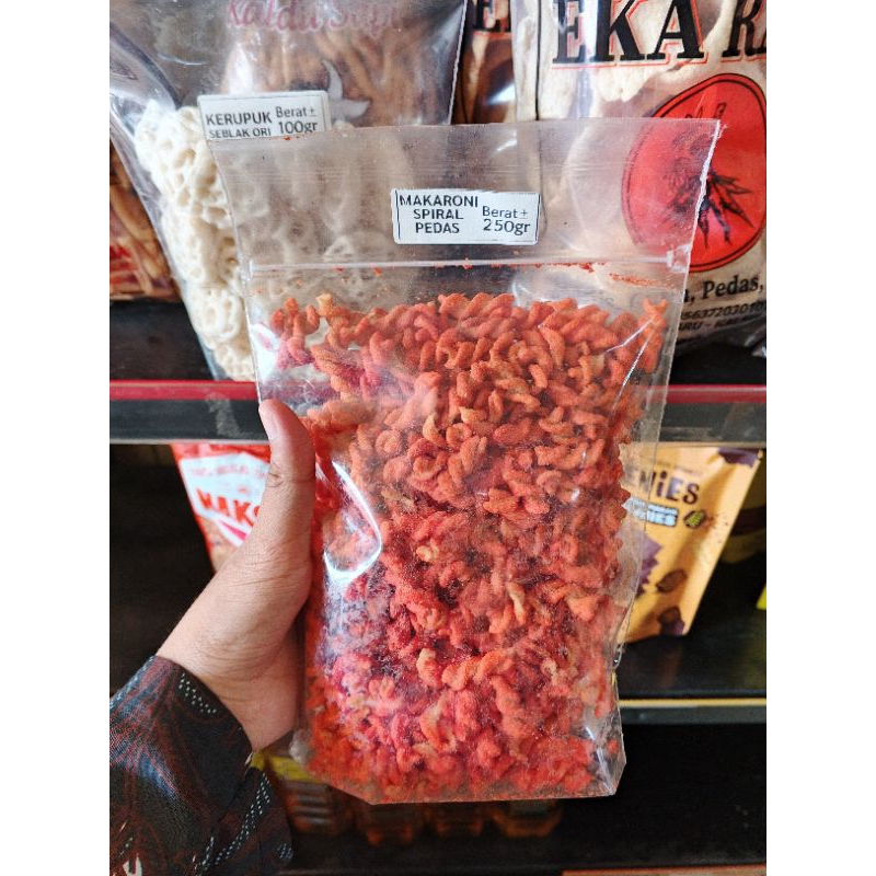 

CEMILAN KERING Kerupuk makaroni spiral balado