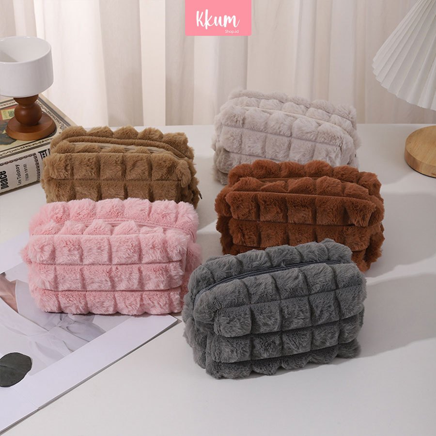 

Kotak Pensil Bulu Soft Model Korea Fuzzy / Pencil Case Aesthetic Tas Make Up Berkapasitas Besar