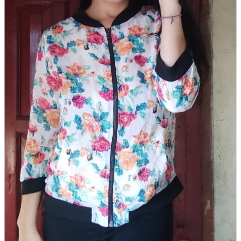 PRELOVED BAJU ATASAN JAKET WANITA BUNGA MERAH ORANGE