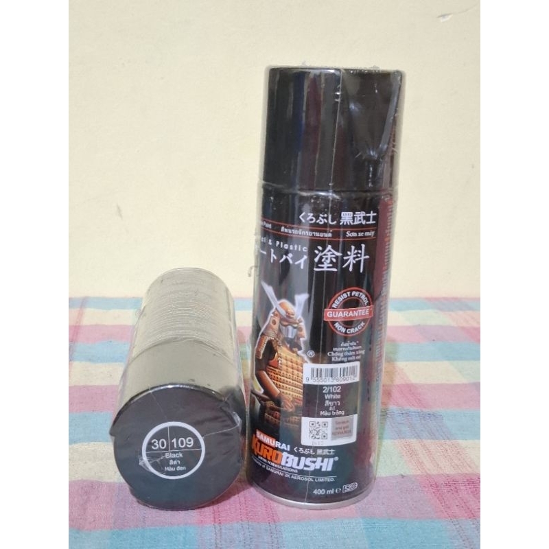 CAT SEMPROT SAMURAI 400ML WARNA HITAM & PUTIH.