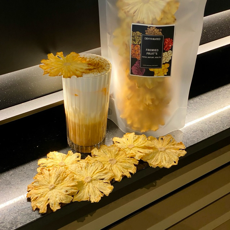 

Nanas Kering Dried Pineapple 100 gram Garnish Nanas Kering Buah Nanas Iris Kering untuk Garnish Mocktail Snack Hiasan Topping Kue Minuman Topping cake