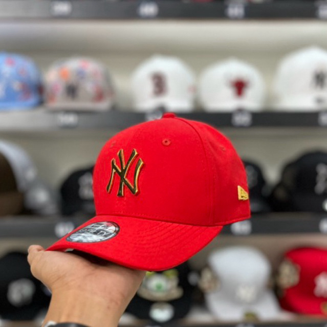 TOPI PRIA/TOPI BASEBALL NY MERAH PLAT BESI GOLD