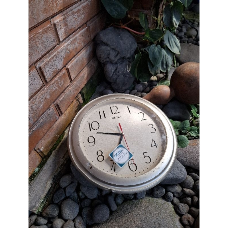 Jam dinding seiko 100rb normal