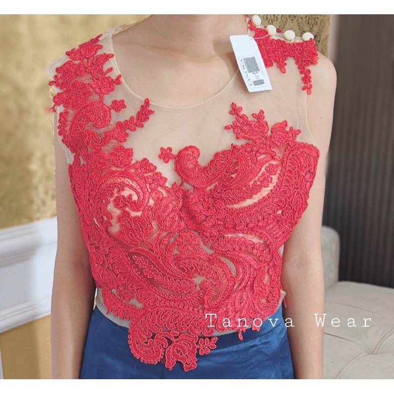 crop top kebaya