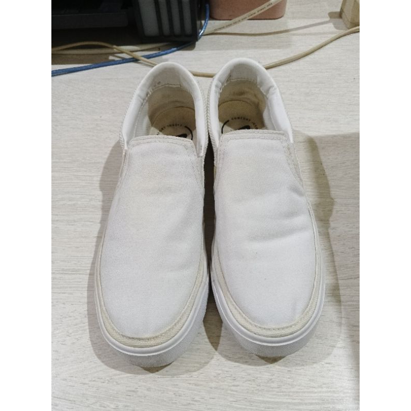 sepatu nike slip on size 39, second sdh dilaundry tinggal pakai saja
