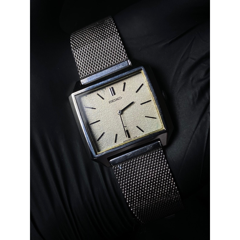 Seiko Chariot 2220-3340 Cream Dial TV Shape Made in Japan Manual Winding