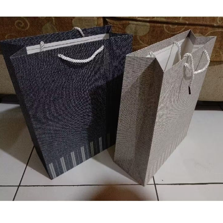 

Tas kado tebal glossy / Goodie bag Vertikal premium