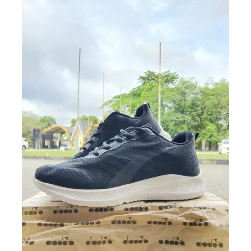 Sepatu Hitam Diadora Pria Original Size 42
