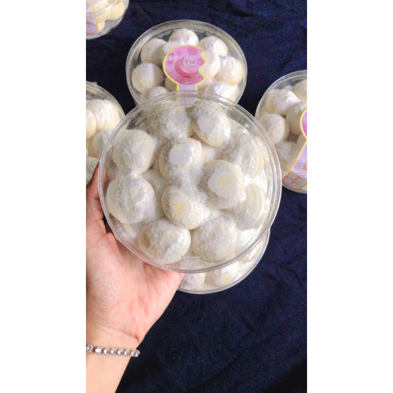 

Kue salju