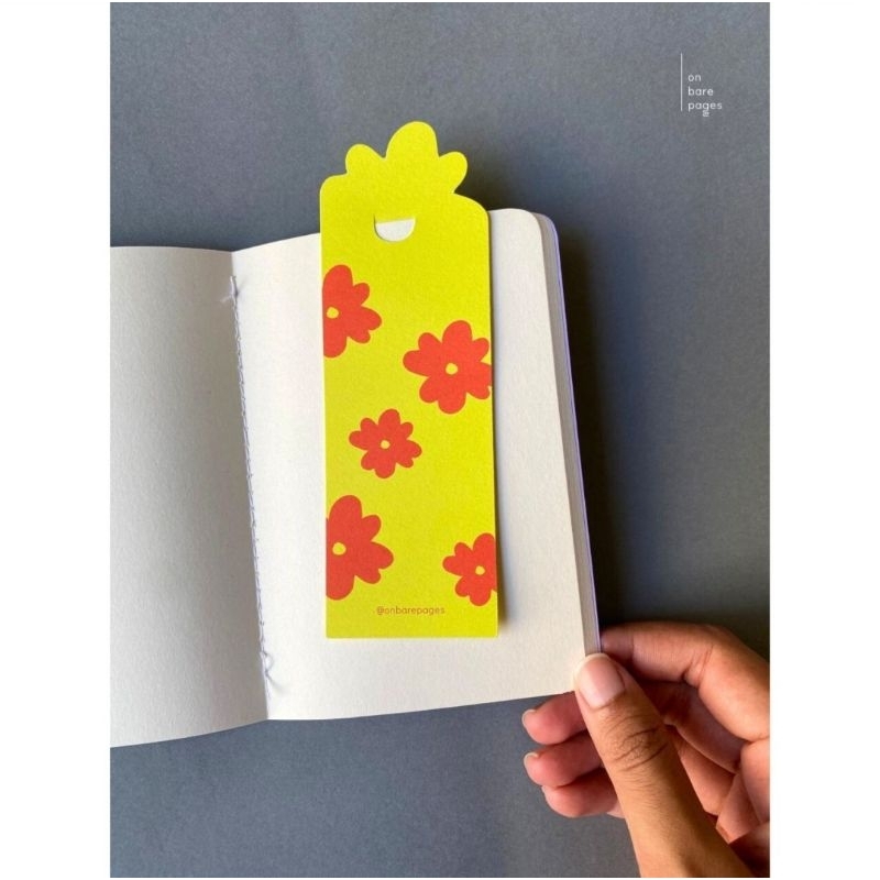 

On Bare Pages Bookmark pembatas buku Lime Flower