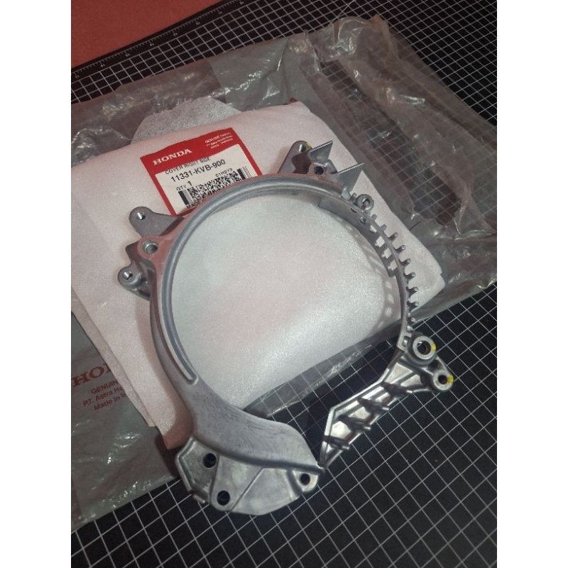 cover right side crankcase tutup mesin vario 110 karbu original ahm honda 11331-KVB-900