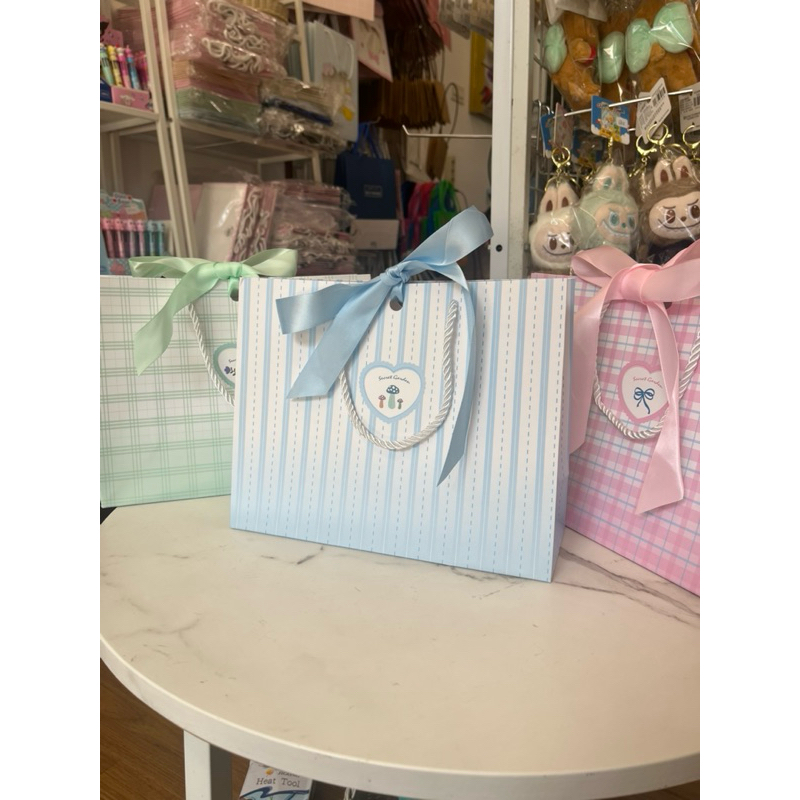 

Paper Bag Pita Lucu Pink Hijau Biru Premium Kualitas Tinggi