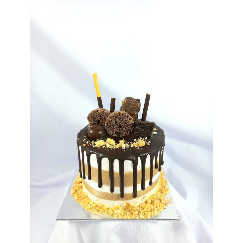 

Choco Drip Little Cake 10cm BANDUNG INSTANT ONLY