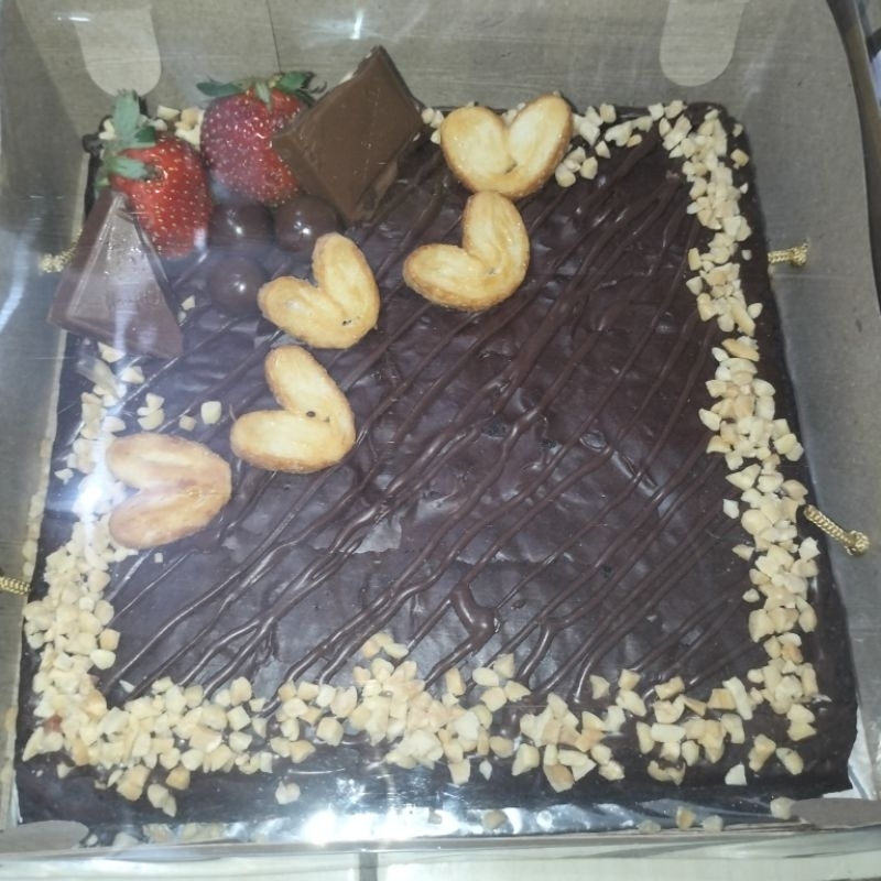 

FUDGY BROWNIES UK 20X20 COSTUM