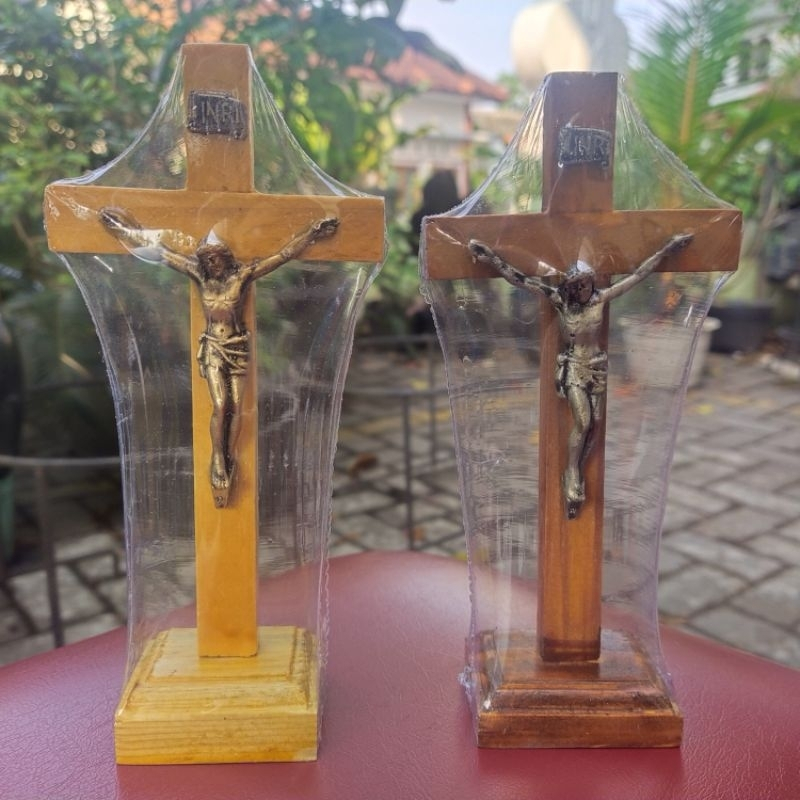 Salib Duduk Kayu Jati / Salib Kayu Katolik