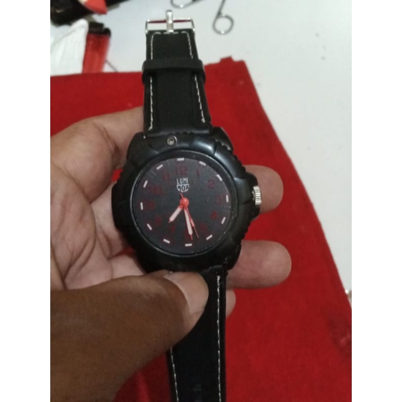 Jam tangan luminox kondisi second, masih mulus sesuai difoto