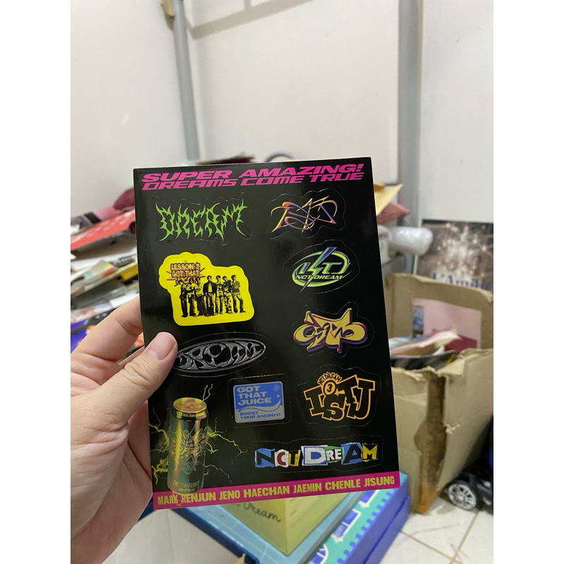

ISTJ OFFICIAL STICKER SET