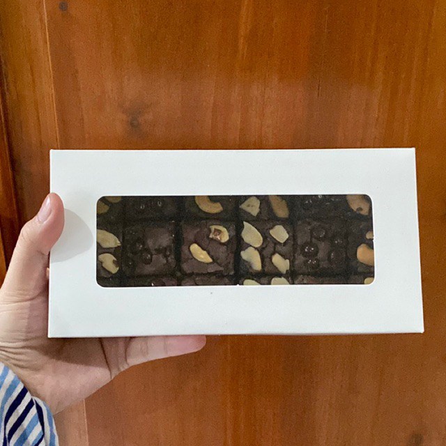 

Fudgy brownies ukuran 20 x 10 cm brownies sekat isi 18 potong