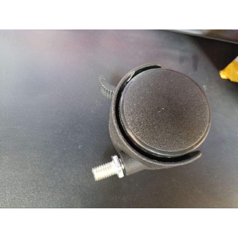 Roda kandang kucing merk boom