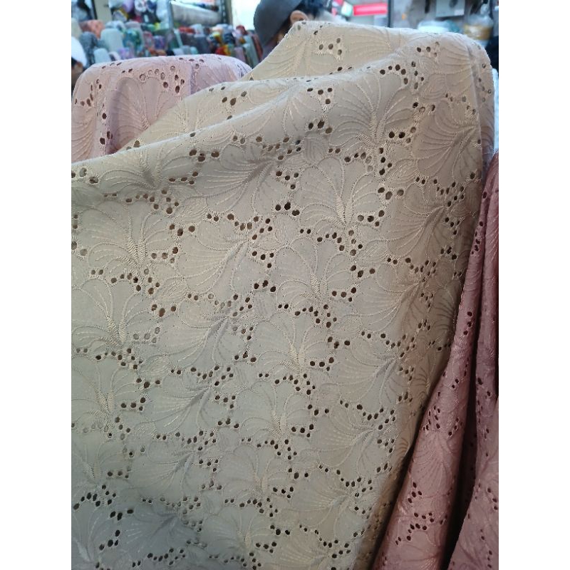 Kain/Bahan katun bordir warna biru denim//Kain katun bordir premium//Bahan katun bordir meteran