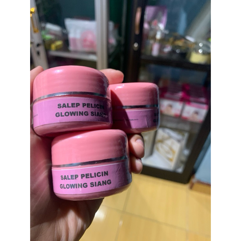 NEW LOOK SALEP PELICIN SIANG SPF.50 SALEP PELICIN SIANG CREAM SIANG HARI SALEP GLOWING DAY SPF.50