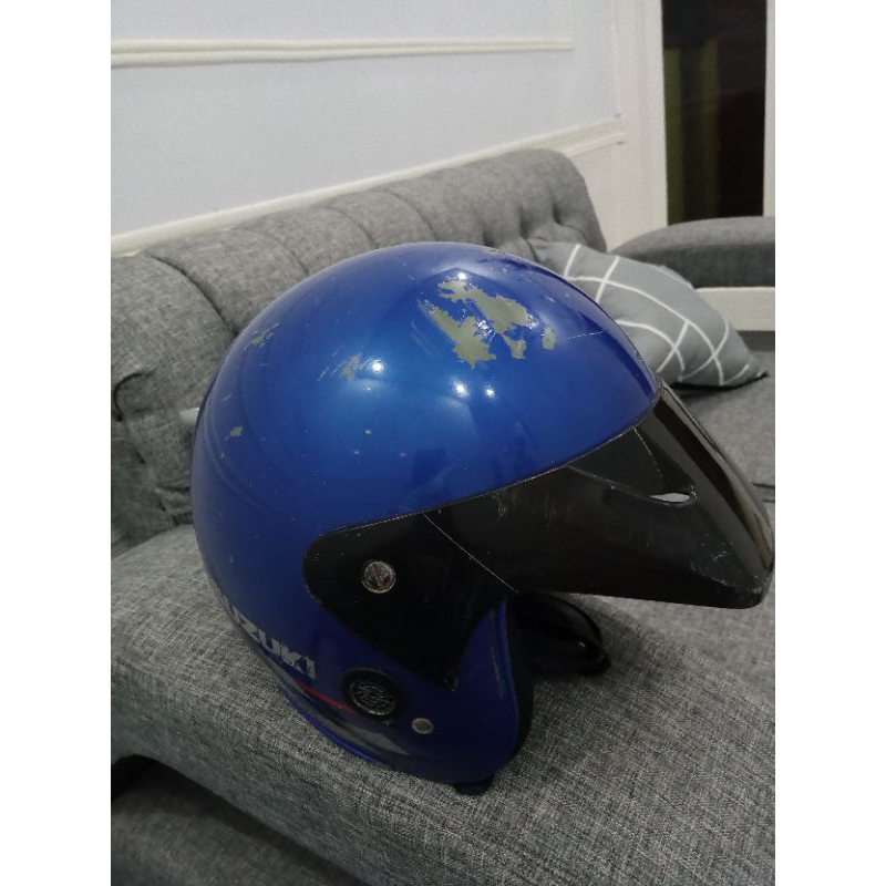 Helm Suzuki