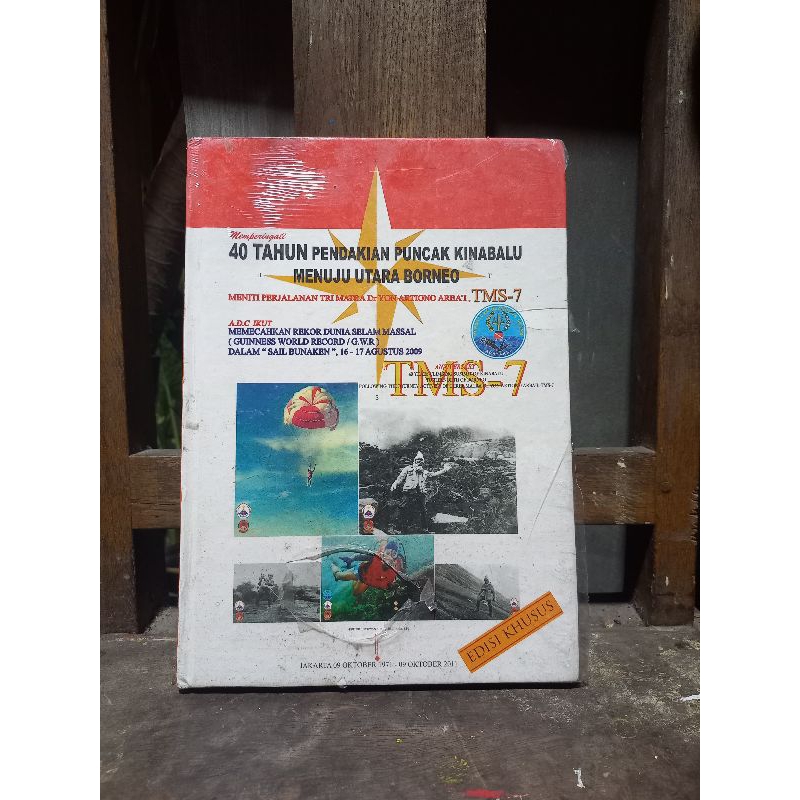 buku memperingati 40 tahun pendakian puncak kinibalu menuju utara borneo