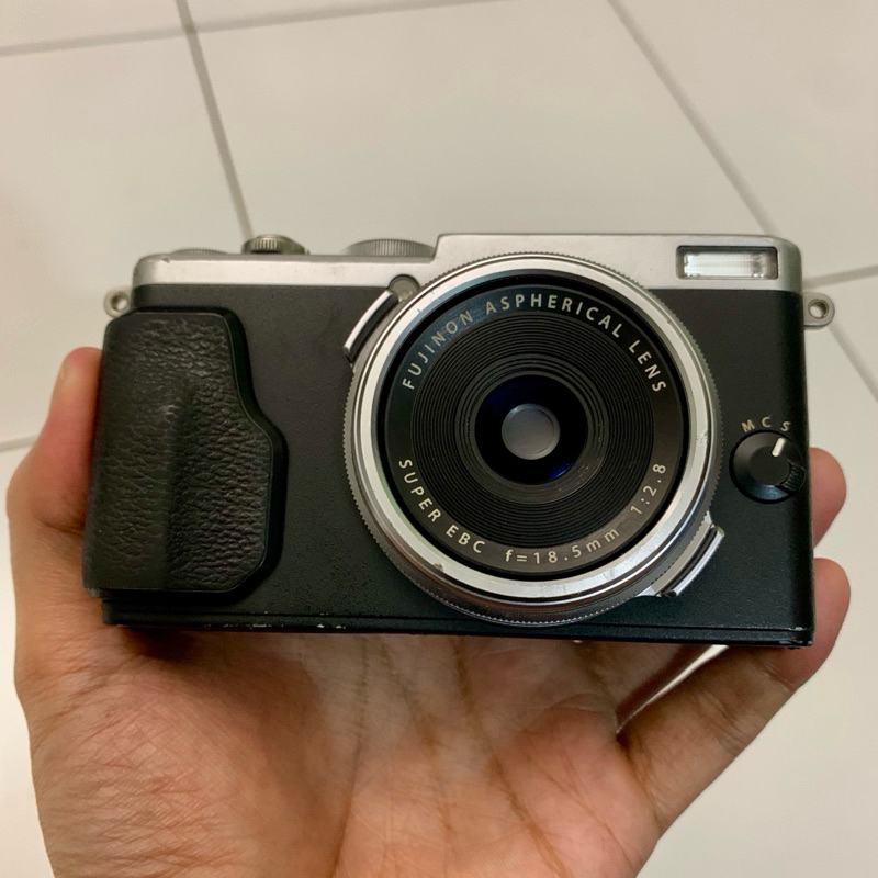 Fujifilm X70