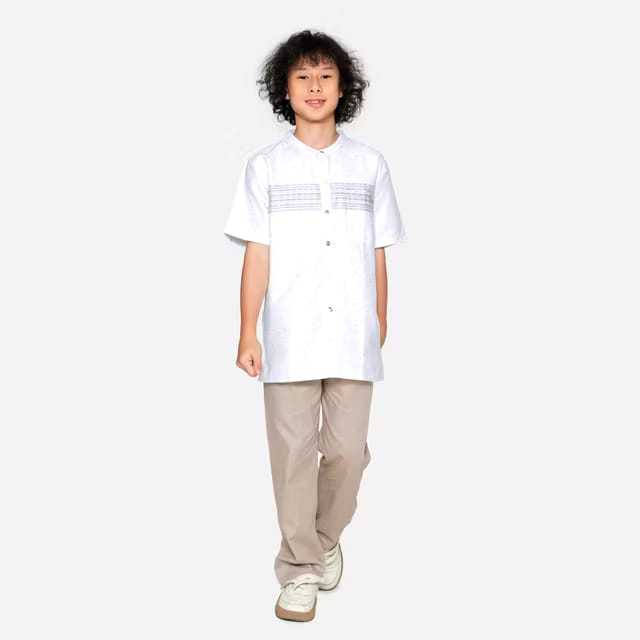 Kemeja anak laki-laki putih panah
