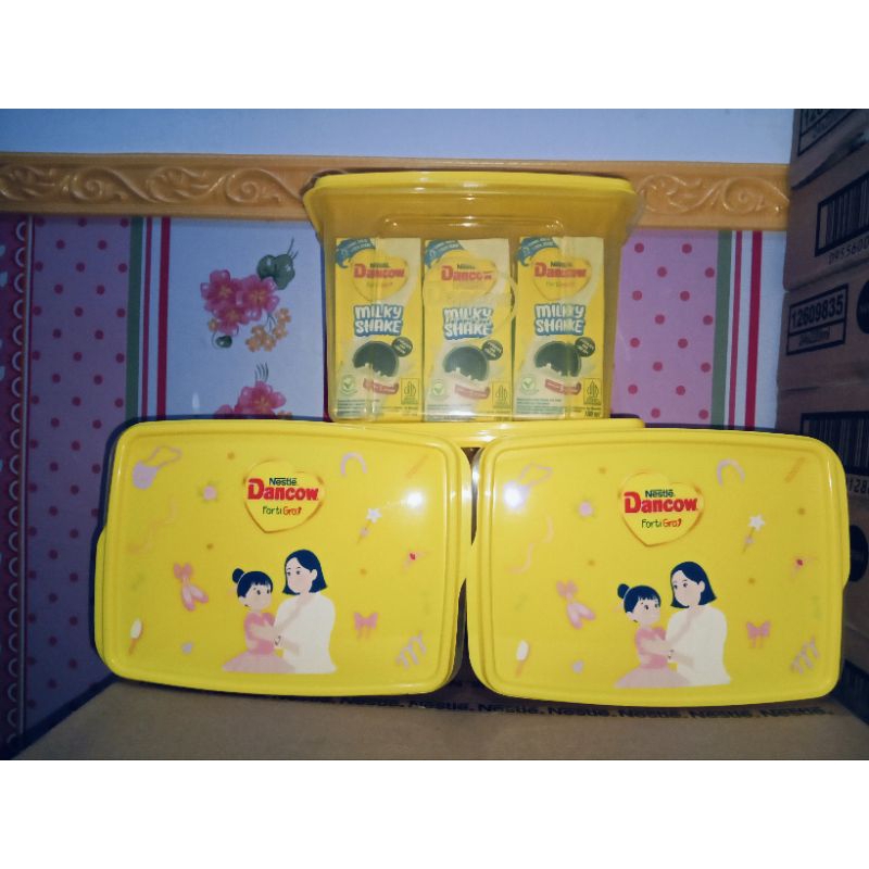 

Dancow uht vanilla 6pcs free box