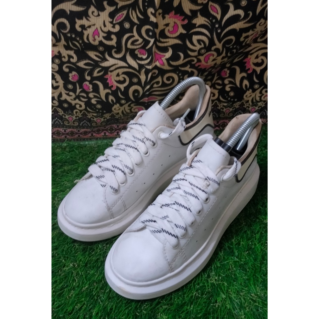 Sepatu Second Alexander McQueen Size 35 Insole 22