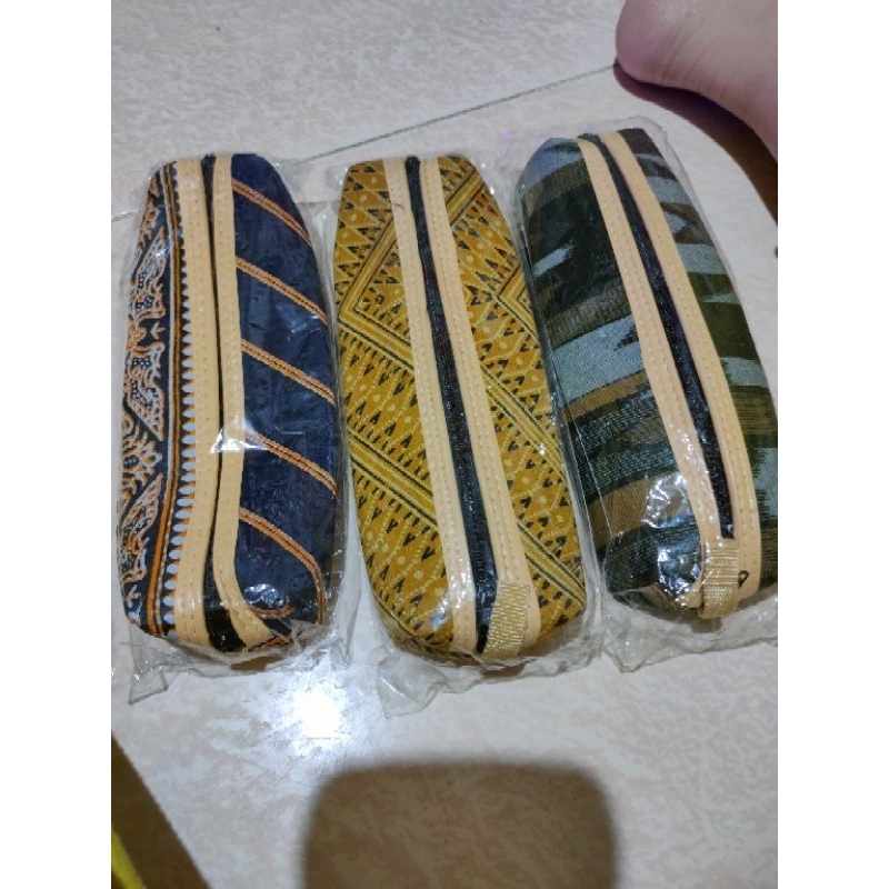 

Tempat Pensil Sleting Motif Batik
