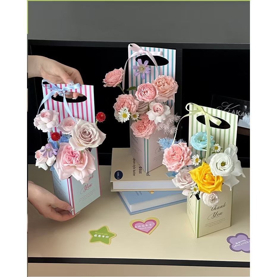 

Kotak Kado Cantik Motif Garis | Gift Box Triangel Box Bunga Karton Box