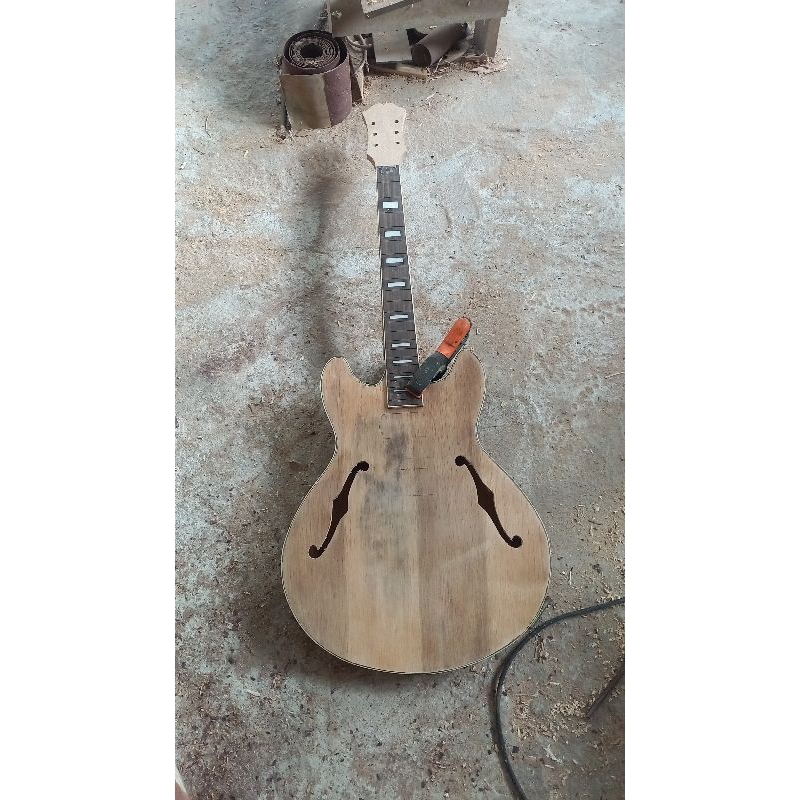 Gitar Hollow Body Gibson Scale Lenght 24.75 R 12 Inch Inlay Abalon Tanem