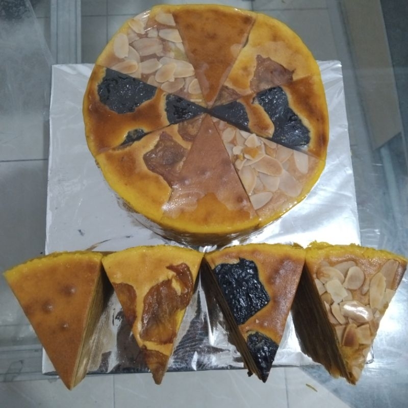 

Lapis legit empat Sultan premium ukuran 1loyang diameter 16cm