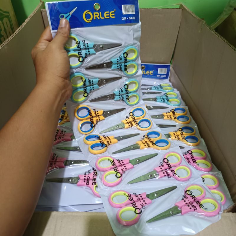 

1 Lusin Gunting Lembaran Merek Orlee(Lembaran)Ukuran 4 Inchi