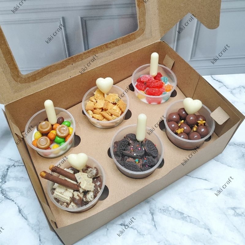 

[Inn.dessert] Hampers Puding Mix Topping Isi 6 Cup | Rasa Coklat Vanilla | Hampers Lebaran, Ulang Tahun, Natal, Valentine, Imlek | Parcel Kekinian | Puding Cantik | Hampers Murah | Dessert Manis | Hampers Kantor | Jelly Enak | Ready Stok | Puding Jakarta